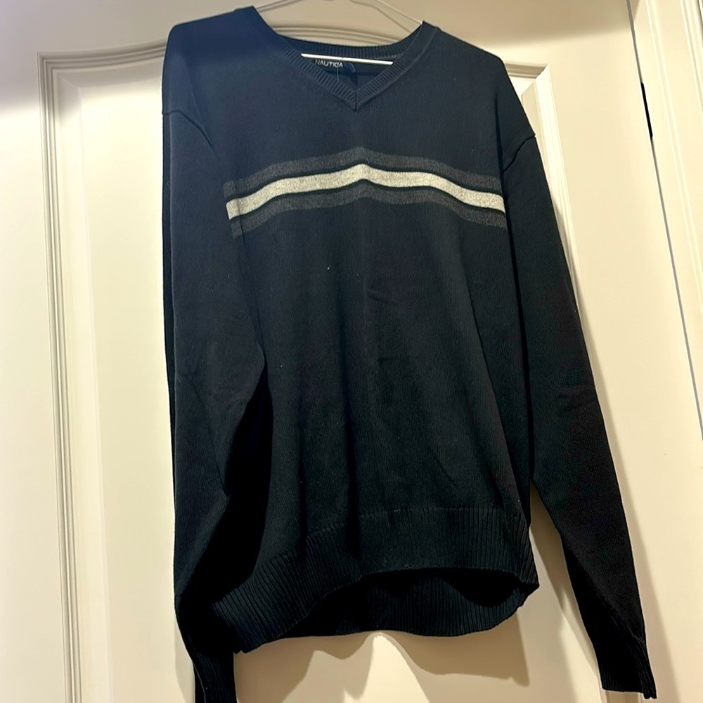 Men’s v-neck sweater. Size:large